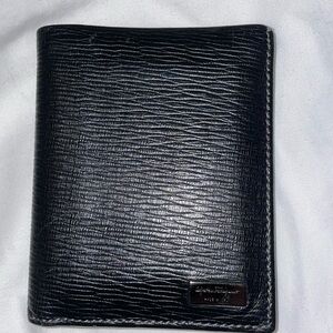 Gently used Salvatore Ferragamo men’s bifold with insert. No box*